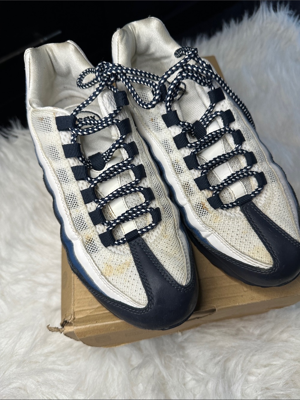 Kids Nike air max Navy and White Mesh Trainer Sneakers size 7y